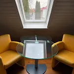 Fuer Familientreffen Mit Grossem Garten, Parkplaetzen