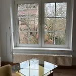 Fuer Familientreffen Mit Grossem Garten, Parkplaetzen