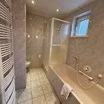 Fuer Familientreffen Mit Grossem Garten, Parkplaetzen *