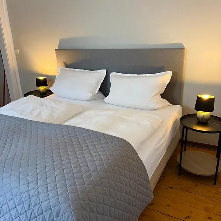 Fuer Familientreffen Mit Grossem Garten, Parkplaetzen