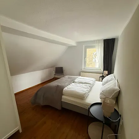 Fuer Familientreffen Mit Grossem Garten, Parkplaetzen Эрфурт