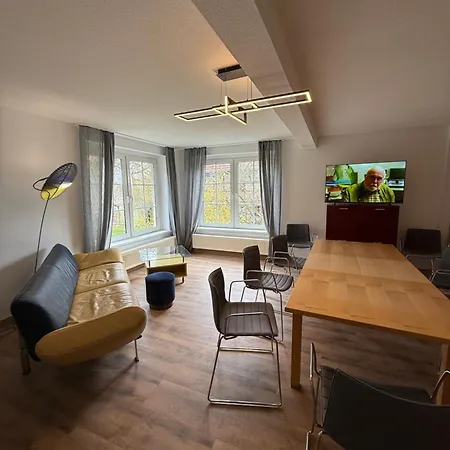Fuer Familientreffen Mit Grossem Garten, 4 Schlafzimmer, 2 Baeder, Parkplaetze בית נופש ארפורט