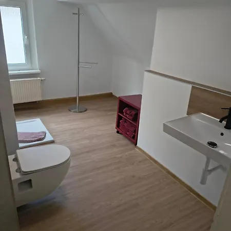 Fuer Familientreffen Mit Grossem Garten, 4 Schlafzimmer, 2 Baeder, Parkplaetze
