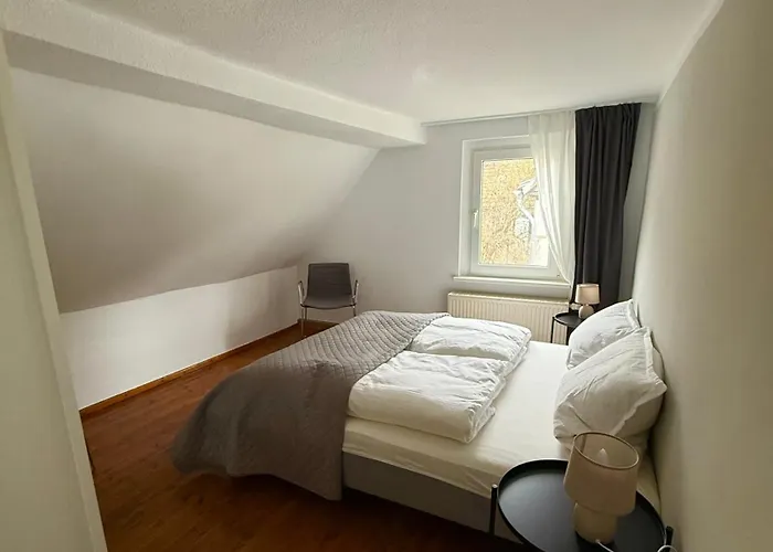 Fuer Familientreffen Mit Grossem Garten, Parkplaetzen Erfurt